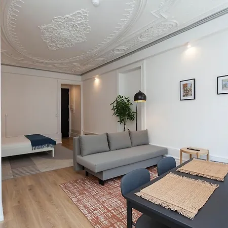 Your Base Art District Porto