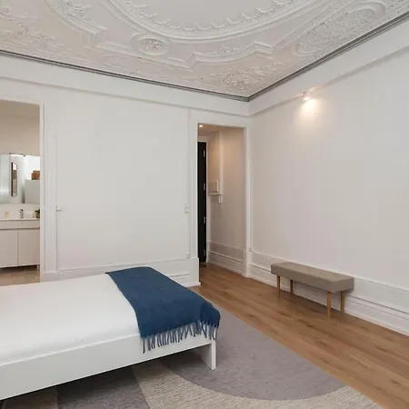 Your Base Art District Lejlighed