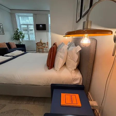 Your Base Art District Lejlighed *