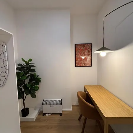 Your Base Art District Lejlighed *