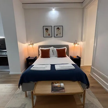 Your Base Art District Lejlighed *