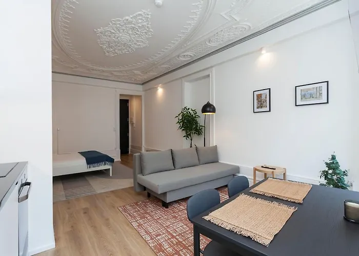 Your Base Art District Porto