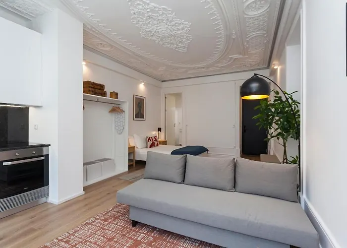 Your Base Art District Apartment *