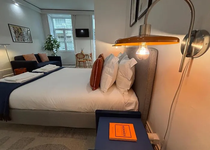 Your Base Art District Apartment *