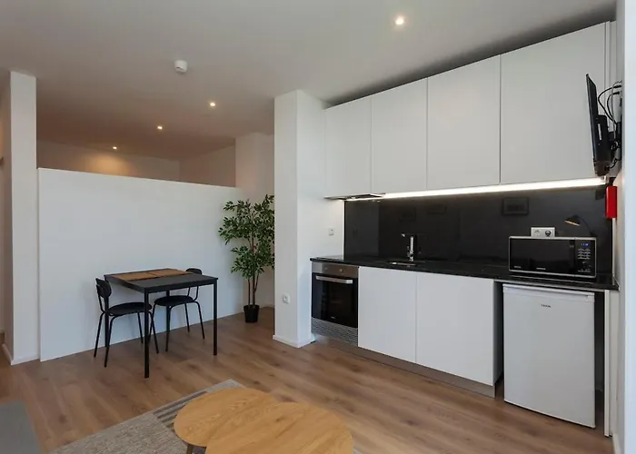 Your Base Art District Apartment *