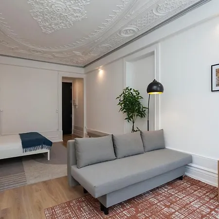 Your Base Art District Apartment *